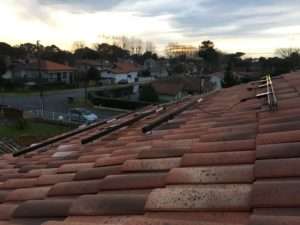 système-fixation-panneaux-solaire-photovoltaïque-toiture-tuile-optimiseur-solaredge-Niroma-Capbreton
